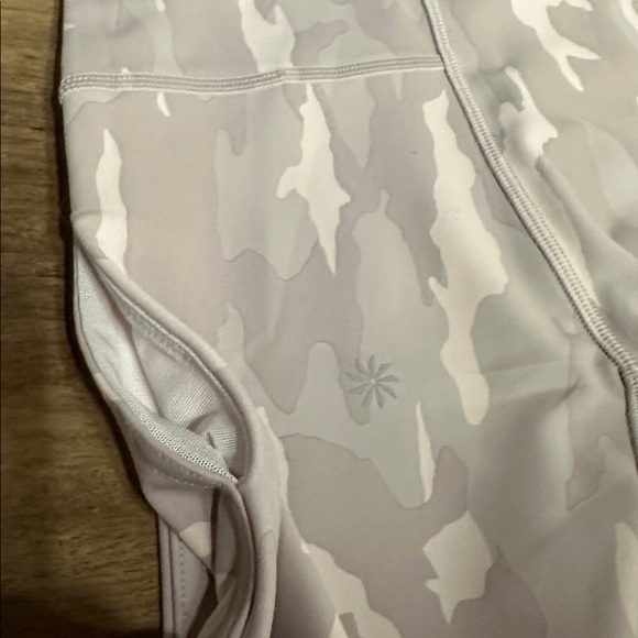 Athleta nwt elation camo 7 taupe light grey tan high rise stretchy 7/8 leggings - Picture 5 of 8